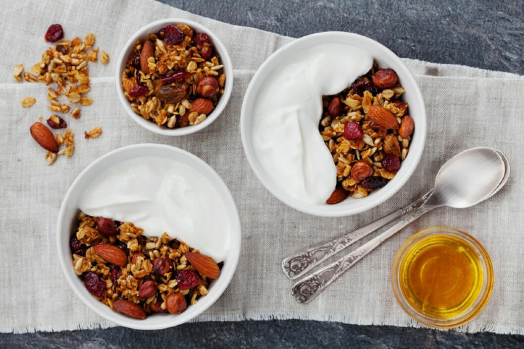 recept på nyttig frukost granola och yoghurt