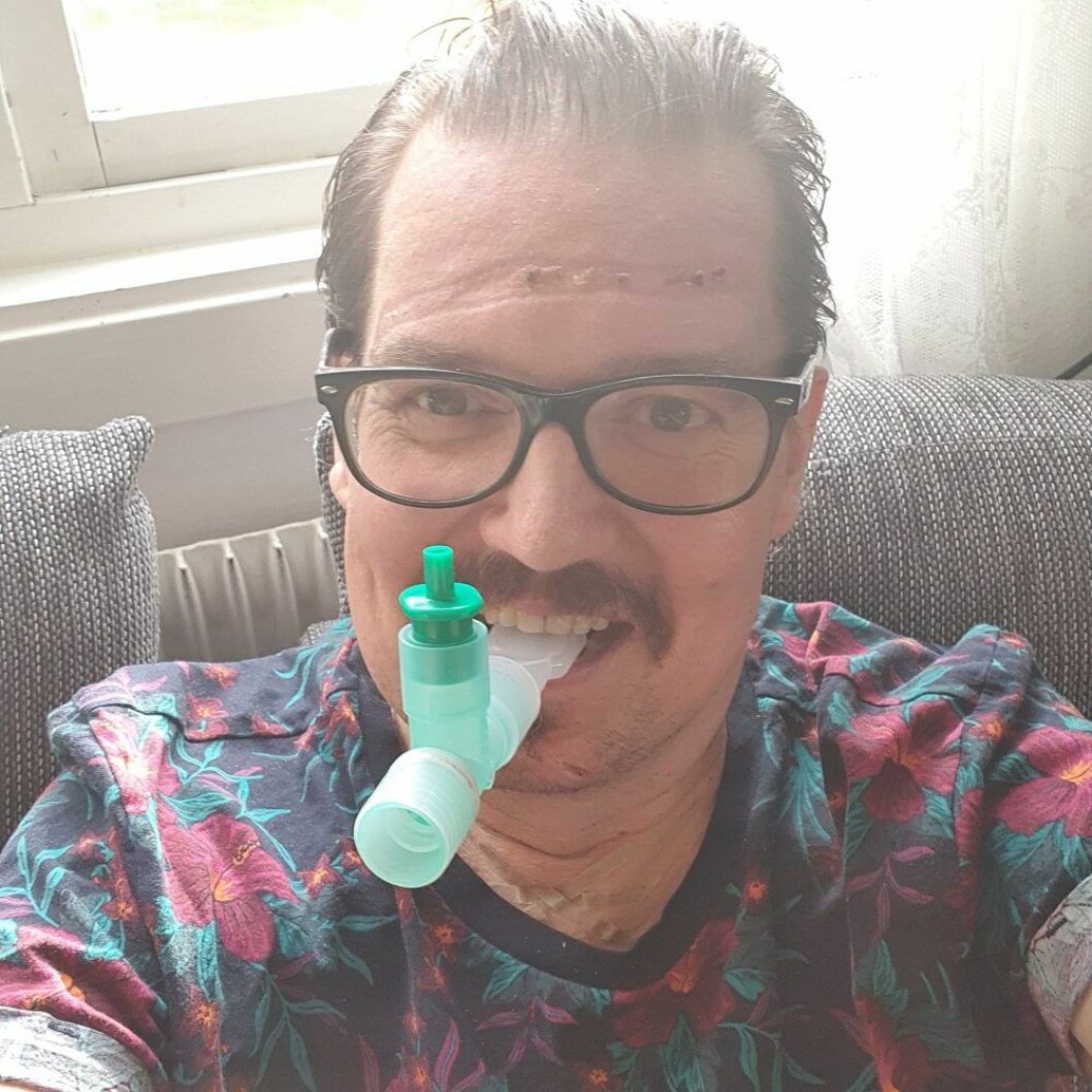 Andningsträningen är viktig just nu. Foto: Privat Thomas Ekholm tränar sin andning