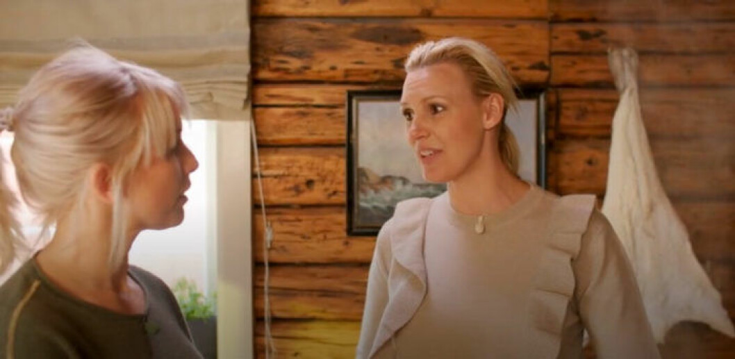Tina Nordström och Sanna Nielsen i ”Tina i fjällen”. Bild: TV4