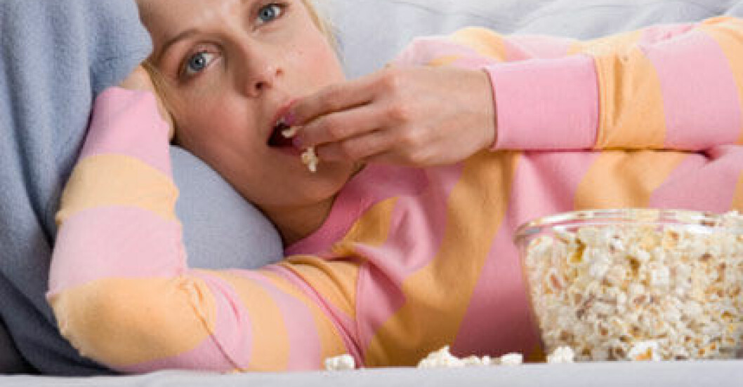 Att äta framför tv:n kan göra det svårt att hålla koll på mättnadskänslorna.