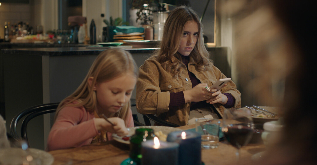 Udda veckor-Moa(Malva Lindgren) och Selma(Ida Hedlund Stenmarck) Scen ur tv-serien Udda veckor där vi ser Ida som spelar dottern Selma.