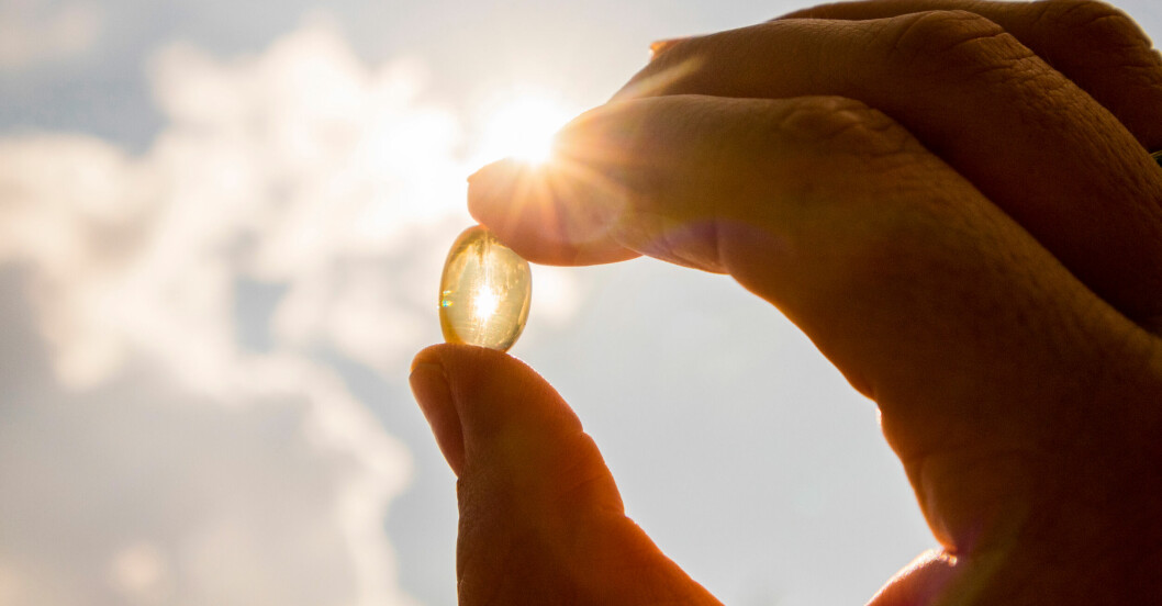 Vitamin D får vi till stor del i oss genom att exponera huden för solljus. Vitamin D ska vi inte ta för mycket tillskott av