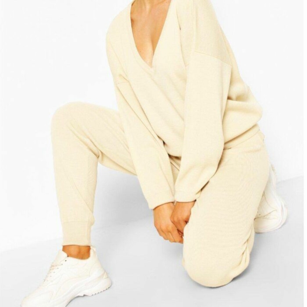 Stickad mjukisset från Boohoo