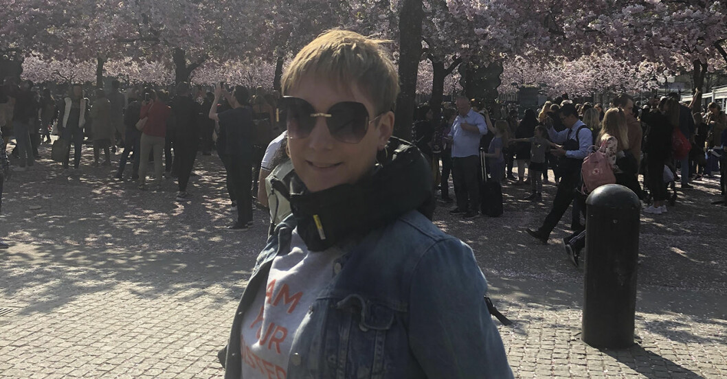 Yann försöker leva så normalt det går, trots sin svåra sjukdom. Bland annat försöker hon röra på sig så mycket hon orkar. Yann Fränkel i kungsträdgården
